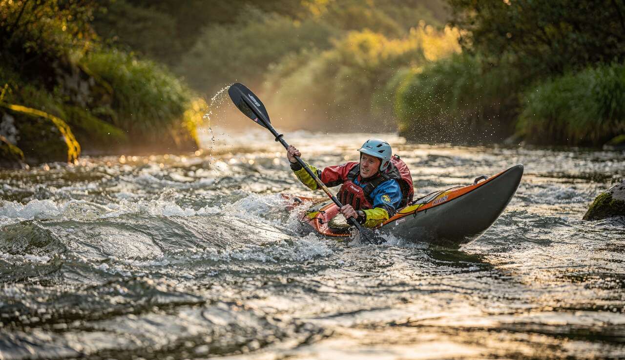 Exercices d'auto-sauvetage en kayak : techniques avancées